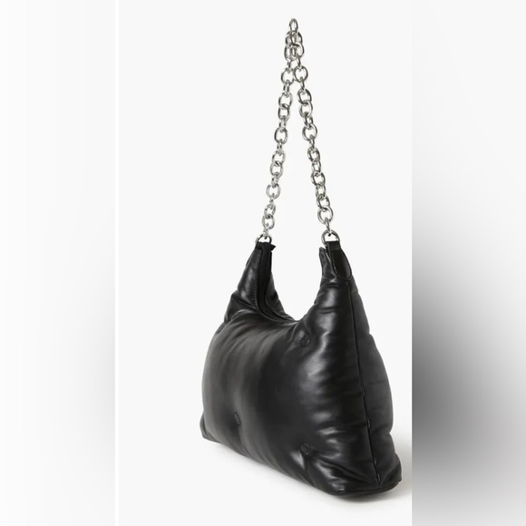 🖤NWT-FOREVER 21 Quilted Black Faux Leather Shoulder Bag W/ Silver chain strap🖤 - Picture 4 of 14